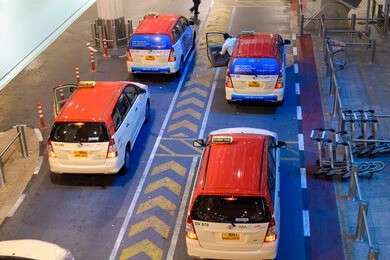 image picture taxis waiting passengers exit dubai international airport thumbnail ezgif com webp to jpg converter